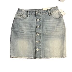Maurices Denim Light Wash Button Front Mini Skirt Jean Skirt Size 2 NWT
